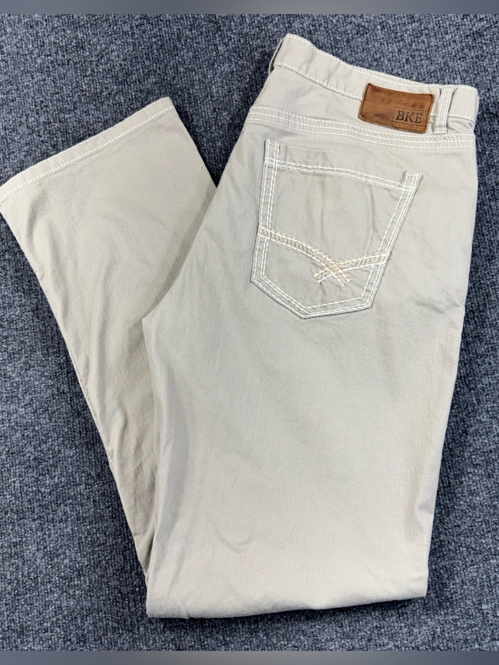 BKE Buckle Tyler Khaki Pants Men's Size 38L Beige Tan Straight Leg Casual